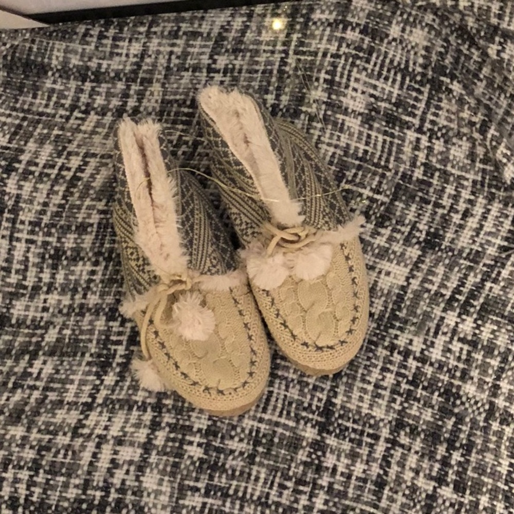 Slippers - Picture 3 of 5